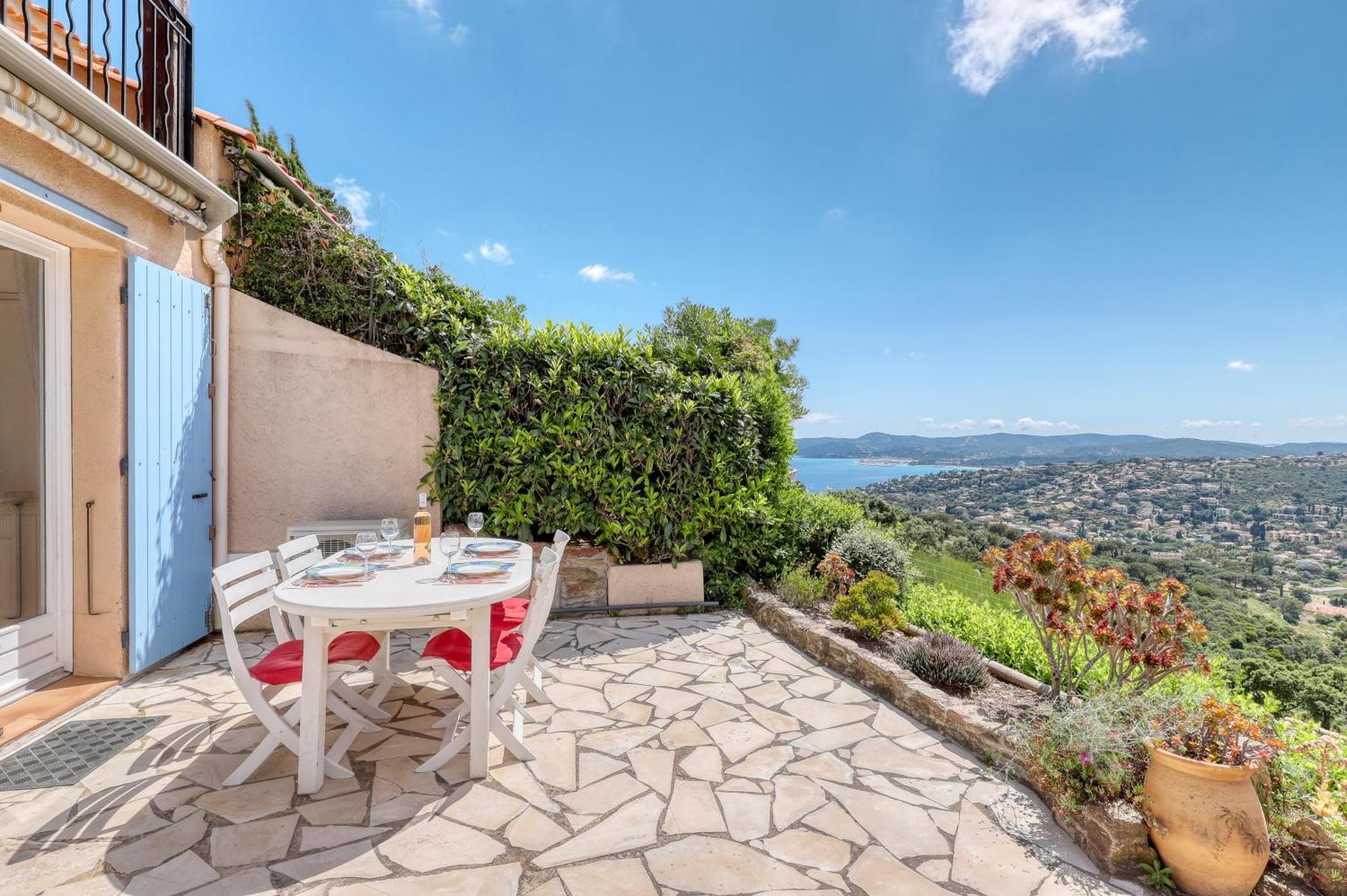 Exceptional View In Saint-Clair For 4 People Lejlighed Le Lavandou Eksteriør billede