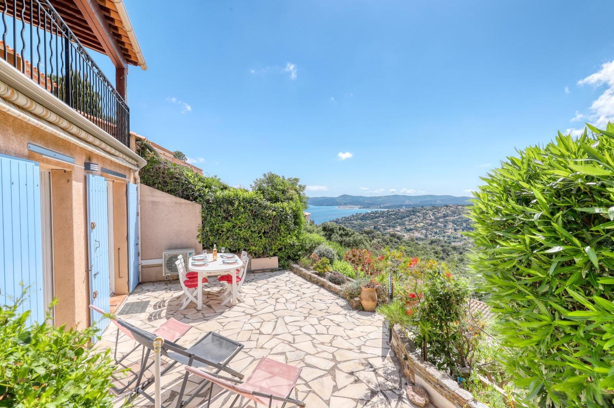 Exceptional View In Saint-Clair For 4 People Lejlighed Le Lavandou Eksteriør billede