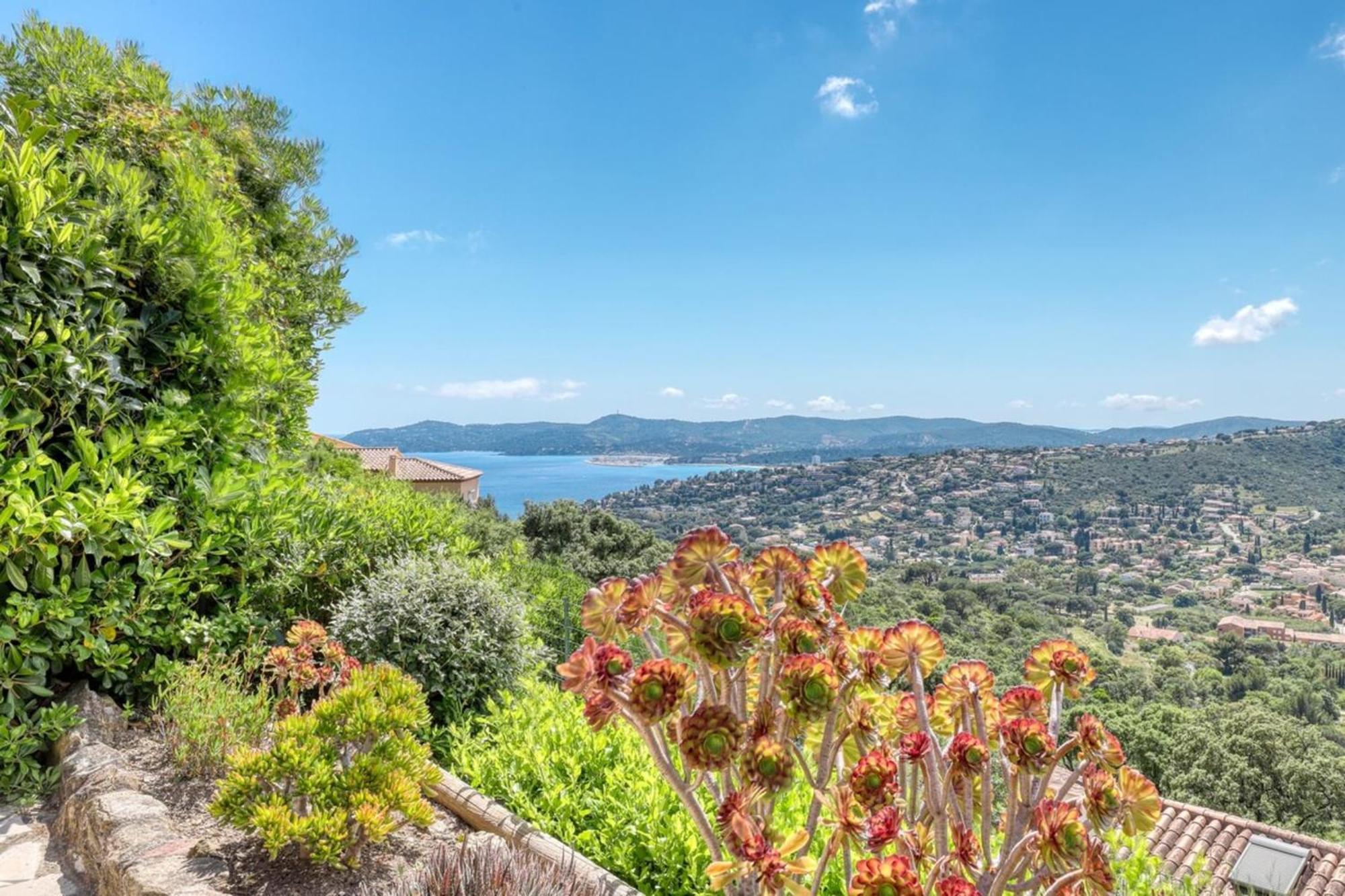 Exceptional View In Saint-Clair For 4 People Lejlighed Le Lavandou Eksteriør billede